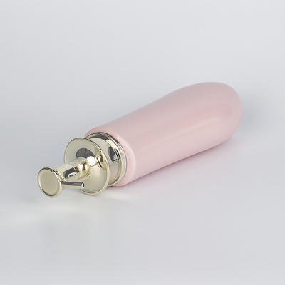 L'unità bianca di rosa dell'ANIMALE DOMESTICO di lusso di 300ml 500ml 700ml popolare personalizza la bottiglia di Logo Gold Pump Plastic Shampoo