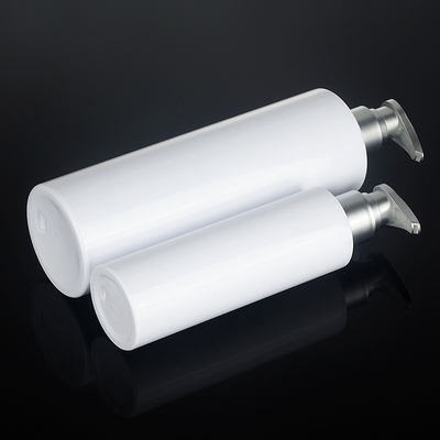 Bottiglia d'imballaggio di Skincare della doccia dell'ANIMALE DOMESTICO del gel 200ml 500ml del siero del balsamo della pompa di plastica superiore d'argento rotonda bianca dello sciampo