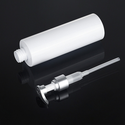Bottiglia d'imballaggio di Skincare della doccia dell'ANIMALE DOMESTICO del gel 200ml 500ml del siero del balsamo della pompa di plastica superiore d'argento rotonda bianca dello sciampo