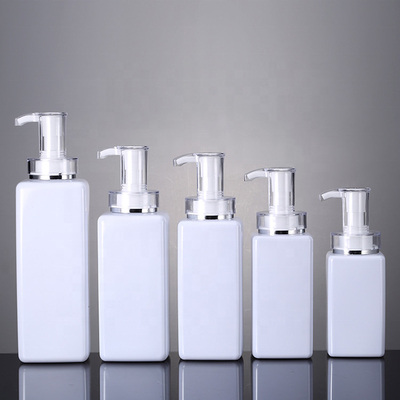 Chiara bottiglia dello sciampo della plastica della lozione di 300ml 400ml 500ml dell'hotel degli uomini vuoti di lusso del balsamo Packaging16oz con la pompa dell'oro