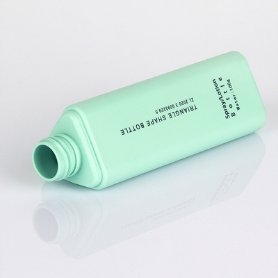 Bottiglia cosmetica triangolare unica Matte Green Frosted Surface dello spruzzo 50 ml