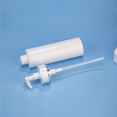 La doccia vuota rotonda bianca di lusso del balsamo di 250ml 500ml gelifica la bottiglia dello sciampo dell'HDPE dell'oro dell'imballaggio di plastica