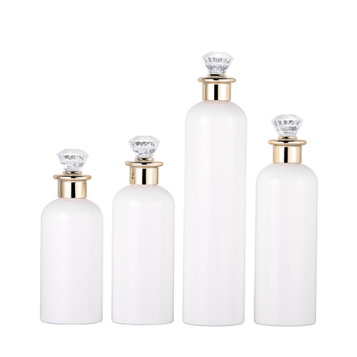 ANIMALE DOMESTICO di alta qualità intorno alle bottiglie di plastica d'imballaggio cosmetiche senz'aria vuote dello sciampo della lozione della leva di regolazione bianca con Diamond Cap