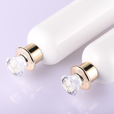ANIMALE DOMESTICO di alta qualità intorno alle bottiglie di plastica d'imballaggio cosmetiche senz'aria vuote dello sciampo della lozione della leva di regolazione bianca con Diamond Cap