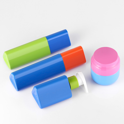 Insiemi d'imballaggio cosmetici del coperchio a vite, contenitori cosmetici di plastica di 150ml 200ml
