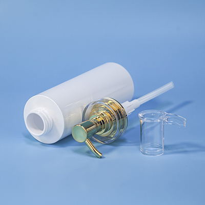 Una superficie di timbratura calda vuota di plastica di 8 di Oz bottiglie della lozione riciclabile